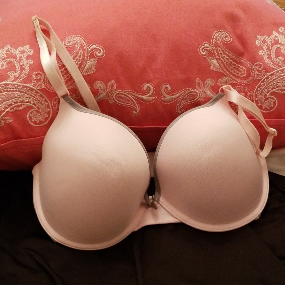 Maidenform Pink and Grey Bra Size 38 D